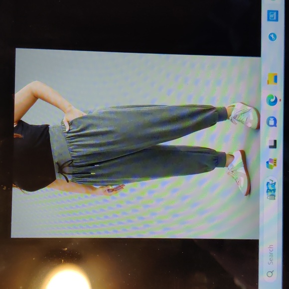 Solid drawstring elastic waist cuffed pants - Picture 8 of 13